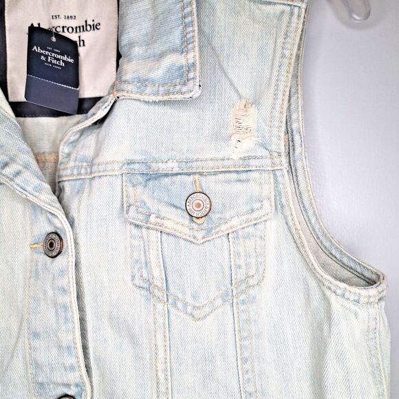 Abercrombie & Fitch NWT Light Wash Distressed Denim Trucker Vest Womens Large - Picture 5 of 10